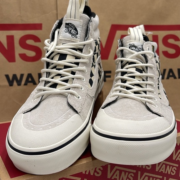 Vans Men’s Sk8-Hi Mte-2 Marshmallow/Checkerboard
VN0007NK6LC
Boots Cold Weather - Picture 8 of 16